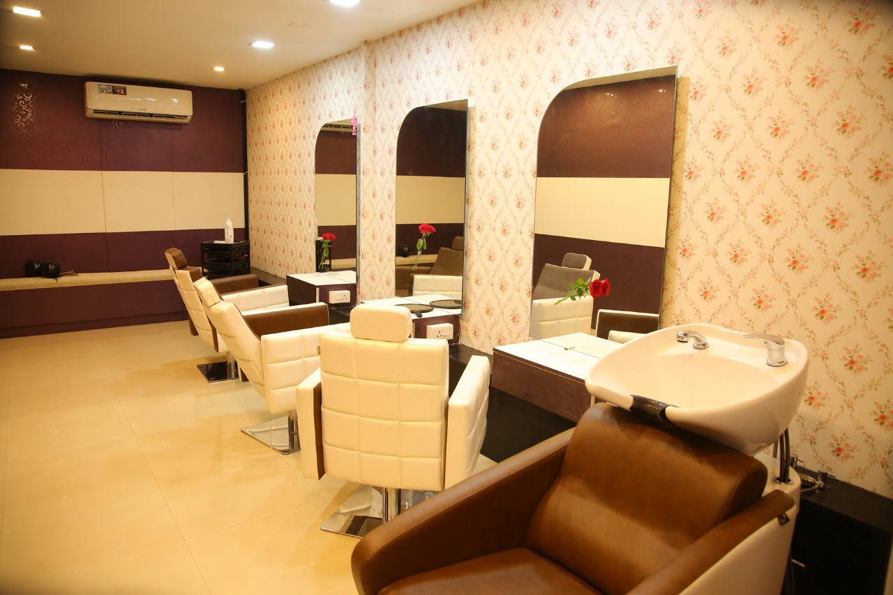 CAPELLA HAIR AND BEAUTY SALON MANKAVU