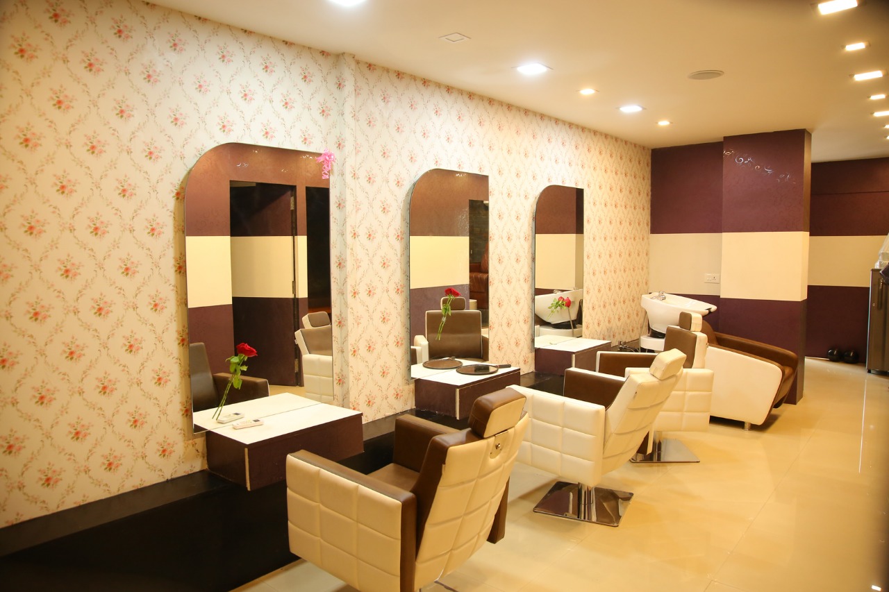 CAPELLA HAIR AND BEAUTY SALON MANKAVU