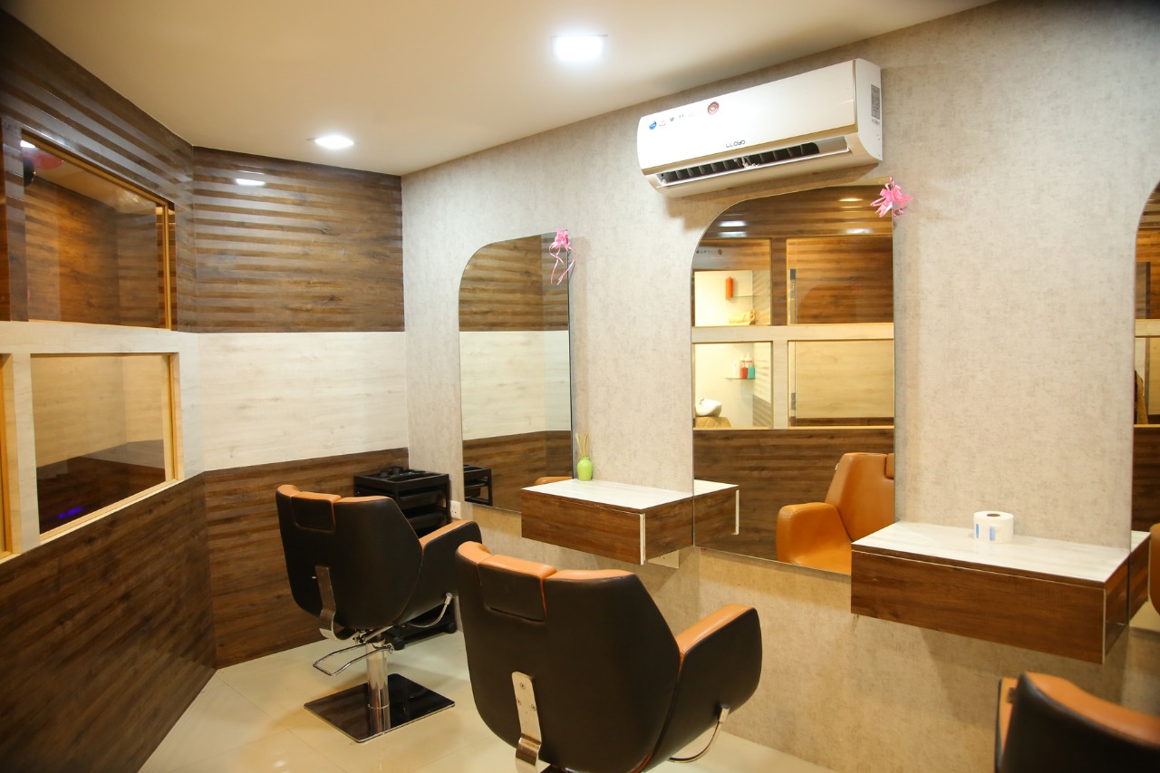 CAPELLA HAIR AND BEAUTY SALON MANKAVU